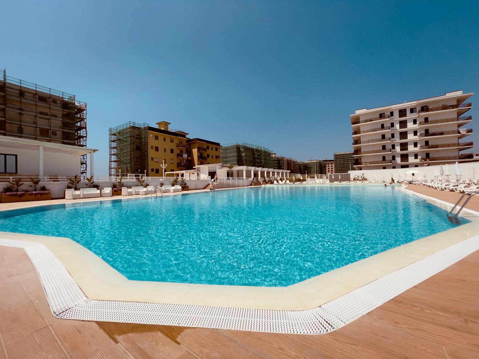 Athena Sea Front Apartment, Parking & Pool Lago Patria Exterior foto